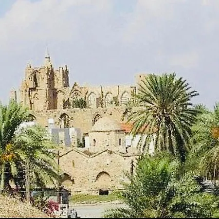 Margarita Villa *